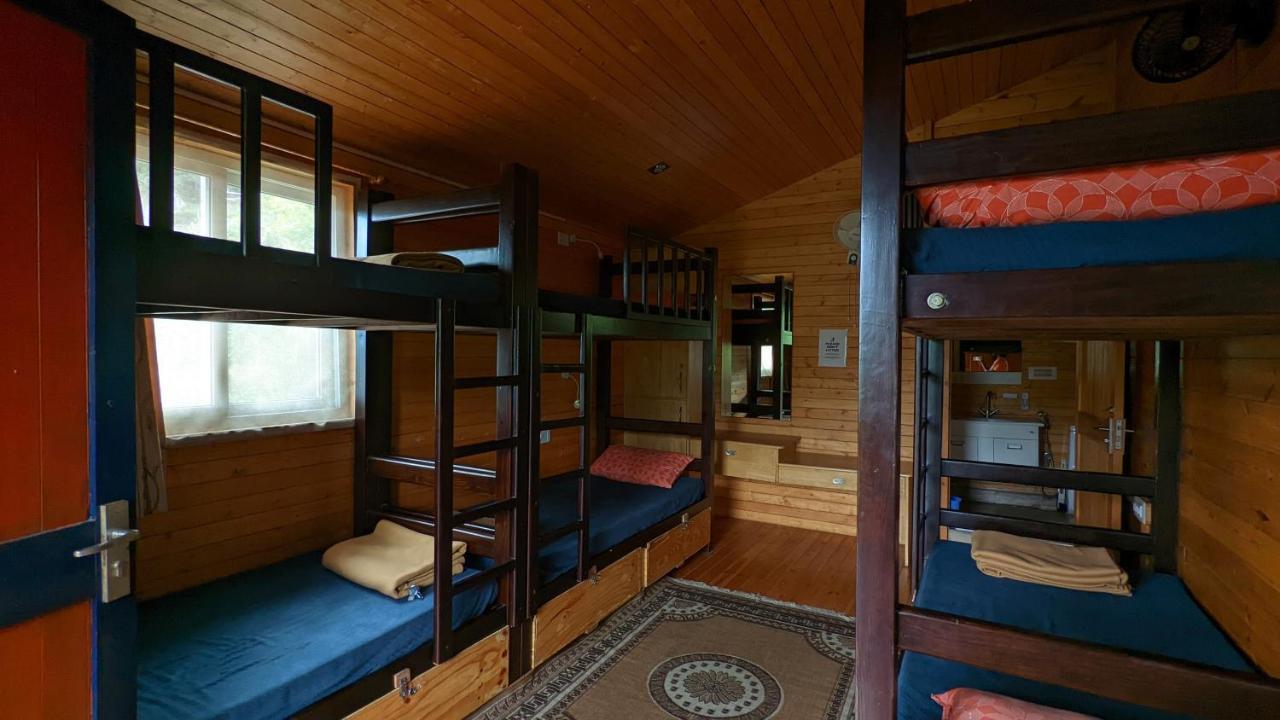 The Door To Nirvana Backpackers Hostel 코타지리 외부 사진
