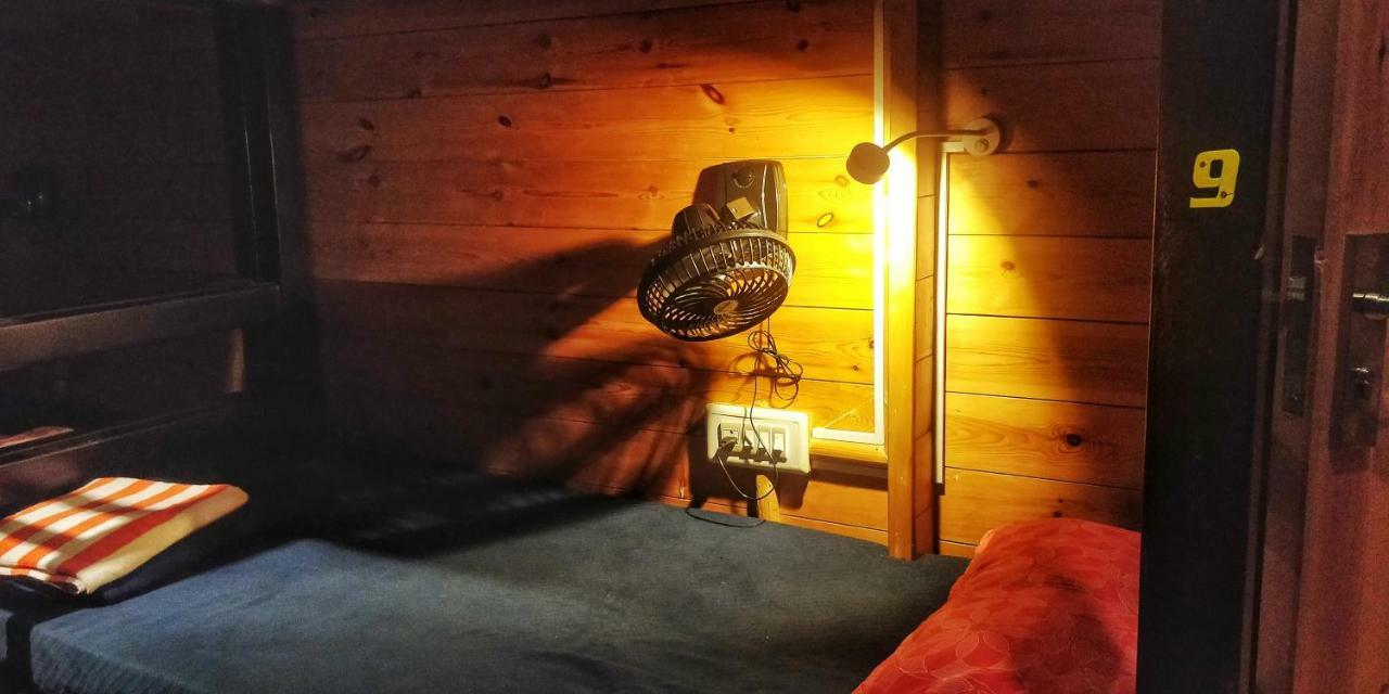 The Door To Nirvana Backpackers Hostel 코타지리 외부 사진