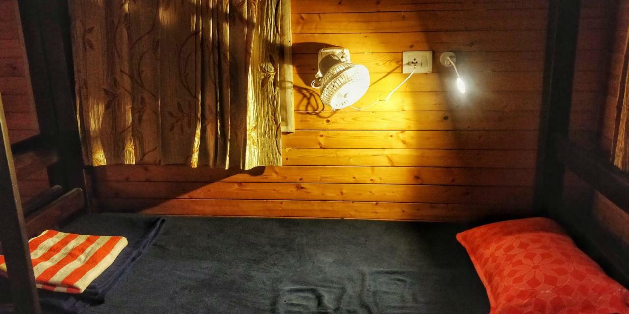 The Door To Nirvana Backpackers Hostel 코타지리 외부 사진